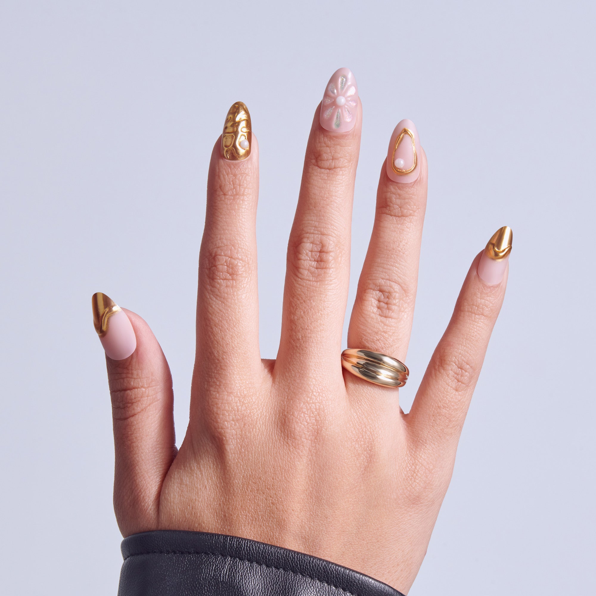 KISS LUXE Press On Glue Nails - Blossom Tide