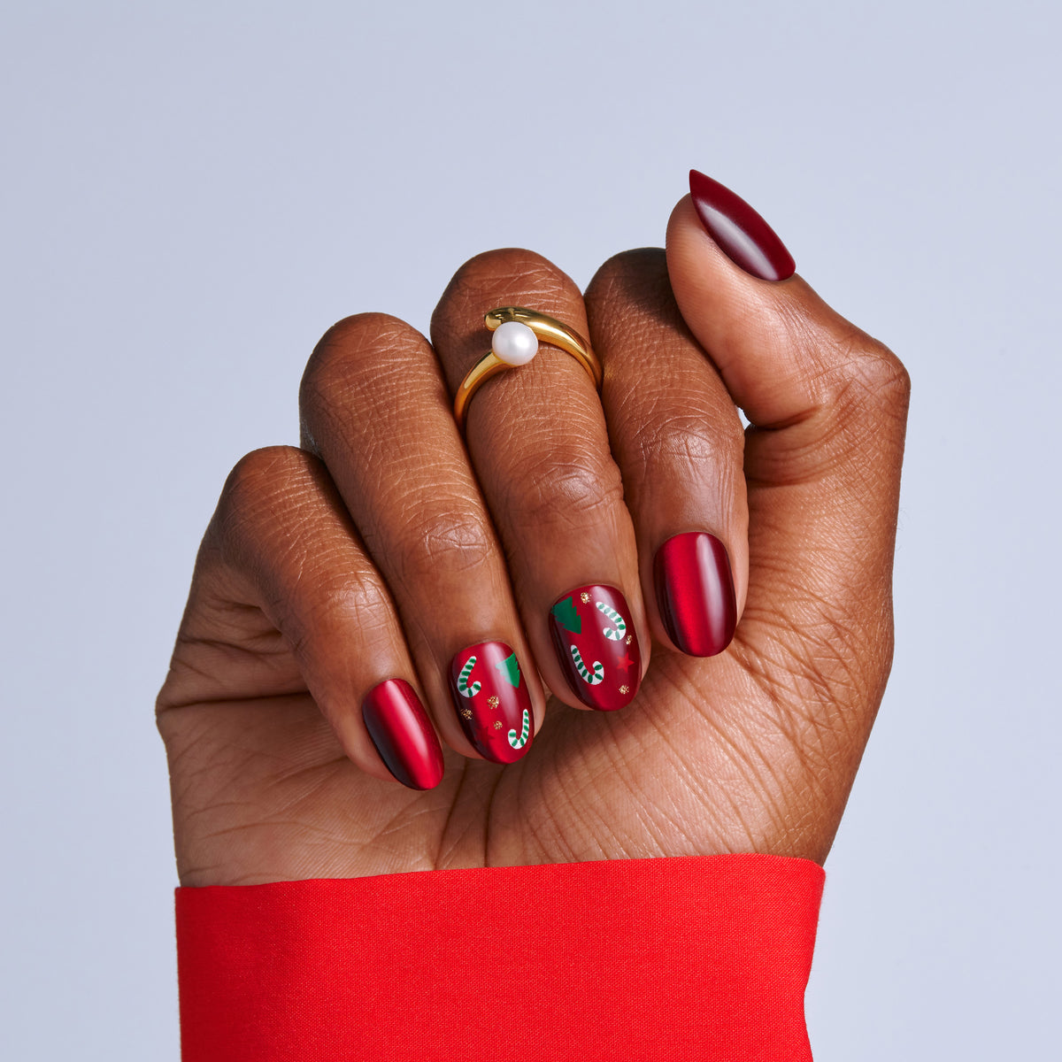 Kiss Merry Holiday Press On Fake Glue Nails - Sleigh My Name | Design, Red, Short, Round
