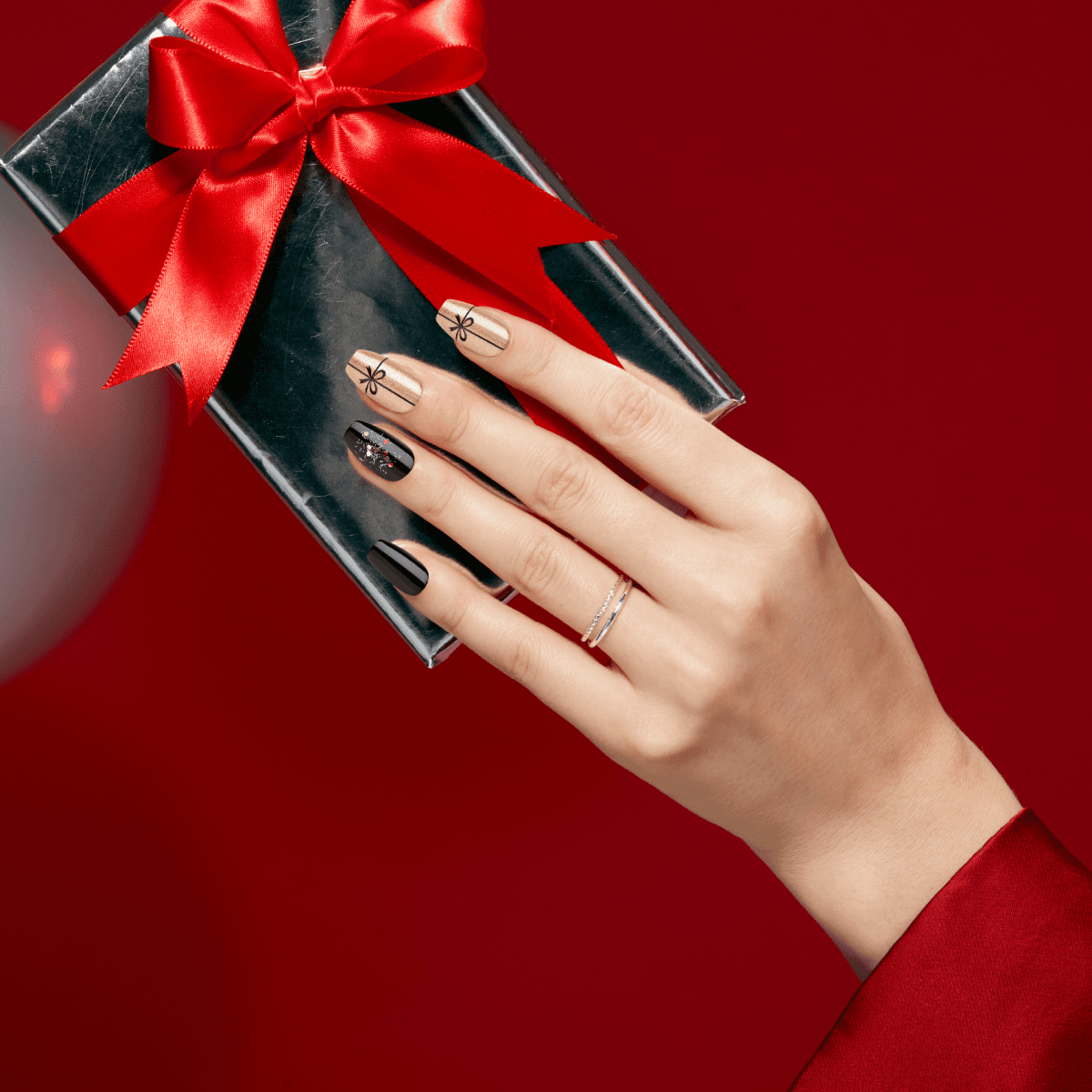 imPRESS Limited-Edition Holiday Press-On Nails - Naughty or Nice