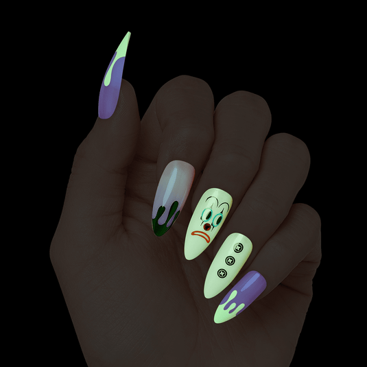 Salon Design Halloween Nails - Back to Skull