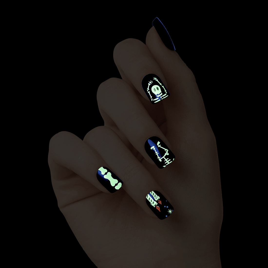 KISS Voguish Fantasy Glow-In-The-Dark Halloween Nails - The thing