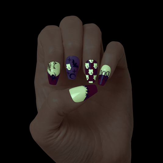 KISS Voguish Fantasy Glow-In-The-Dark Halloween Nails - Nightmare