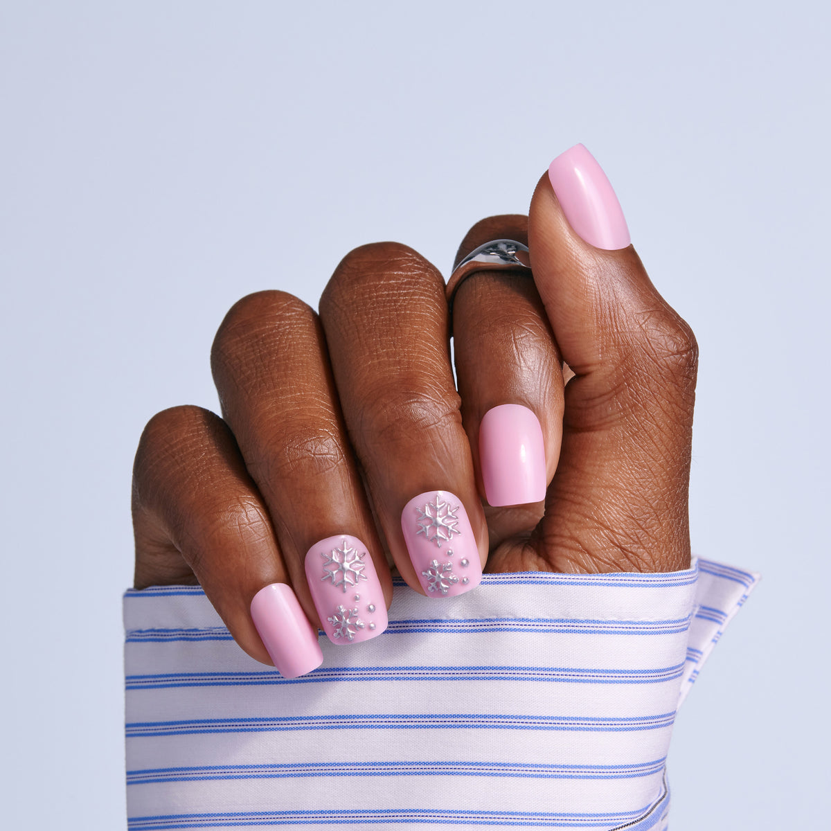 Kiss Merry Holiday Press On Fake Glue Nails - Mistle Glow | Design, Pink, Short, Squoval