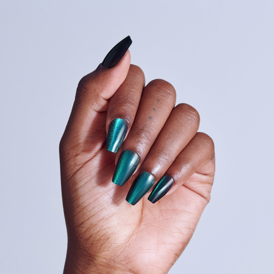 KISS CORE Magnetic Press On Glue Nails – Shimmering