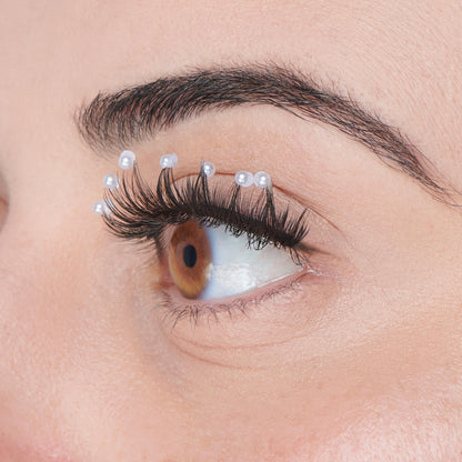 KISS Halloween Decorated Lashes &amp; Gem Sticker - Swan Lake