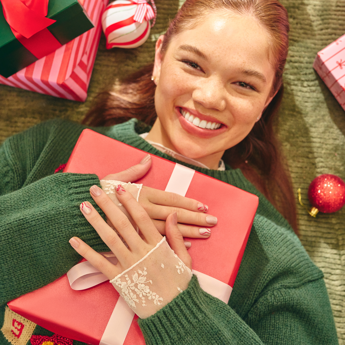 Impress Design Holiday No Glue Fake Press On Nails - Flare | Design, Gold, Short, Squoval, Manicure