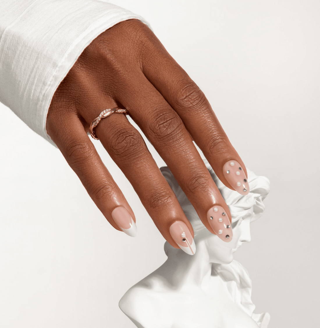KISS Classy Premium Press On Glue Nails - Highlights
